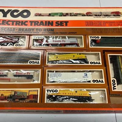 Vintage Tyco HO Scale Electric Train Set