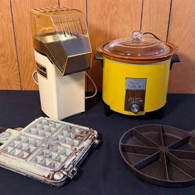 4 Vintage Small Kitchen Appliances 