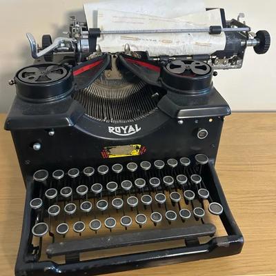 Vintage Royal Model 10 Desktop Typewriter