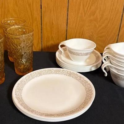 Corelle Discontinued Woodland Brown Pattern Dinnerware, 4 Amber Glasses