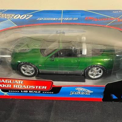 Beanstalk Group 1:18 Scale Diecast Model Green Jaguar XKR Roadster