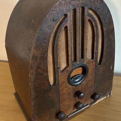 1937 Philco Model 37-60 Cathedral-Style Antique Radio