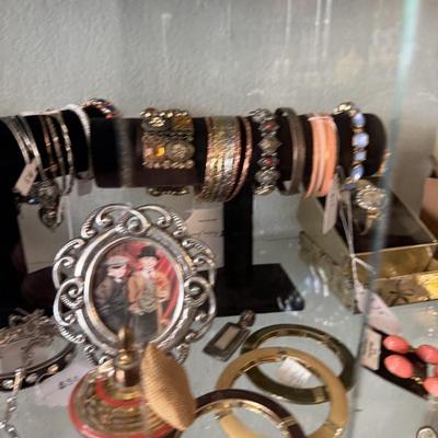 Sale Photo Thumbnail #111