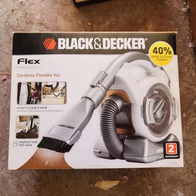 NEW Black & Decker Cordless Flexible Vac, 4 Ft Flexible Hose, Perfect For Pet Hair