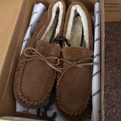 Hanging Shoe Closet Rack + NEW Men’s Shoes / Slippers - Size 10-10.5