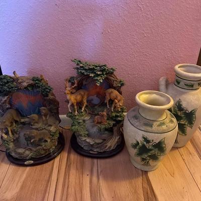 De Capoli Collection - 2 Nature Statue Fiber Optic Lights & 2 Ceramic Palm Leaf Vases