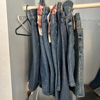 8 NEW WITH TAGS Men’s Jorts - Wrangler, Goodfellow and Co - Size 38
