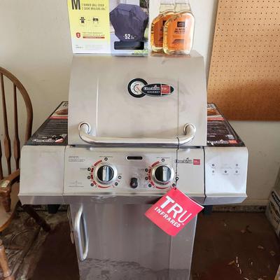 NEW Charbroil Gourmet Tru Infrared Grill, 430 Sq Ft Cooking Area, Including 2 Covers & 2 Cleaners 