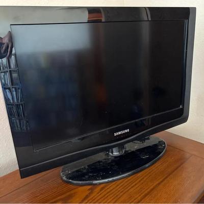 Samsung 26” TV With Remote - Works!
