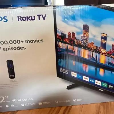 Philips 32” Roku TV Television 720p HD LCD - NEW In Box