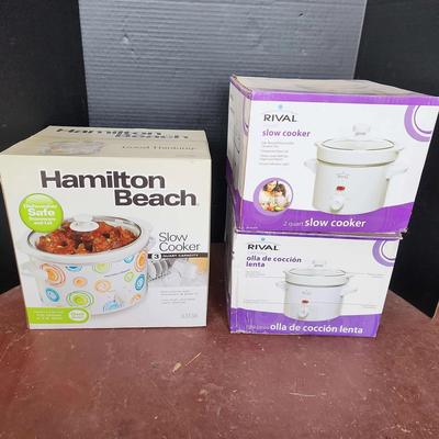 (3) Slow Cookers, 3 Qt Hamilton Beach, (2) Matching White Rival 2 Qt Slow Cookers
