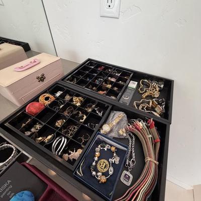 Sale Photo Thumbnail #142