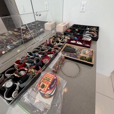 Sale Photo Thumbnail #139