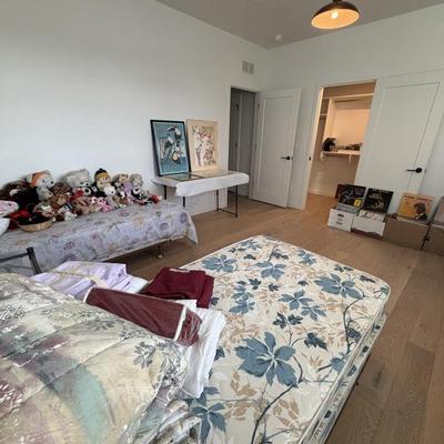 Sale Photo Thumbnail #247