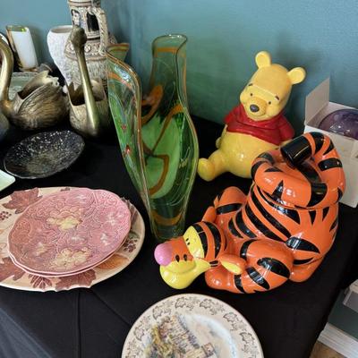 Sale Photo Thumbnail #4: Tiger & Pooh Cookie Jars