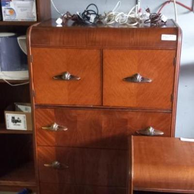 Sale Photo Thumbnail #9: Vintage dresser