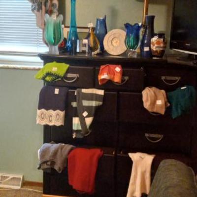 Sale Photo Thumbnail #18: Vases, dresser