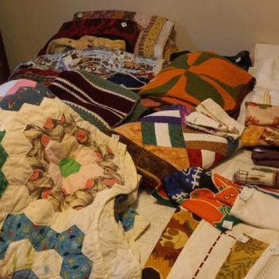 Sale Photo Thumbnail #15: Quilts
