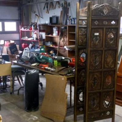 Sale Photo Thumbnail #12: Intricate room divider