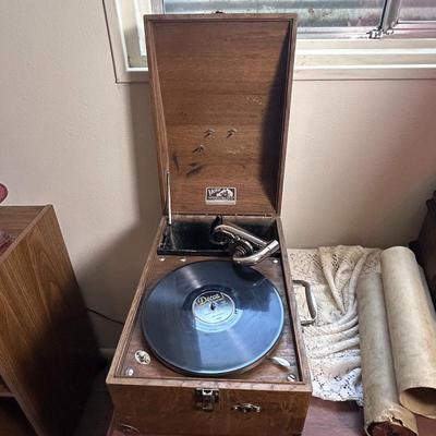 Sale Photo Thumbnail #13: A victor talking machine