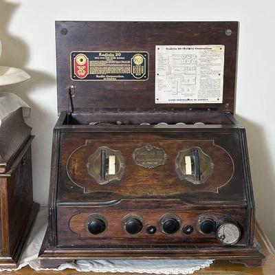 Sale Photo Thumbnail #8: A antique radiola 20