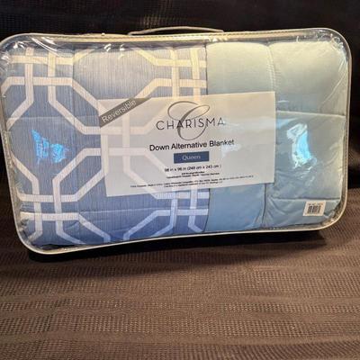 Z charisma queen down alternative blanket reversible