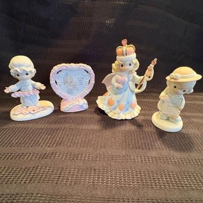 F precious moments porcelain figurine 4 pc