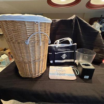 Z set of laundry basket tote bag, trash can, and kleenex box cover