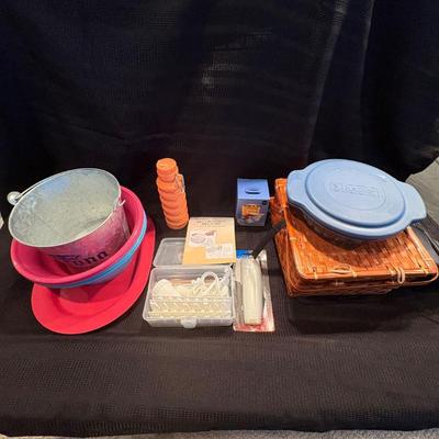 Z assorted kitchen and baking items lot
