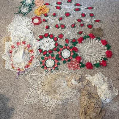 T vintage knitted doilies and other knitted items
