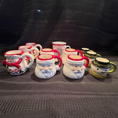 H eleven holiday mugs