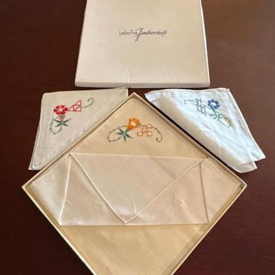 D ladies fine handkerchiefs set with box