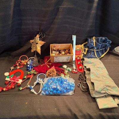 H assorted vintage christmas decorations