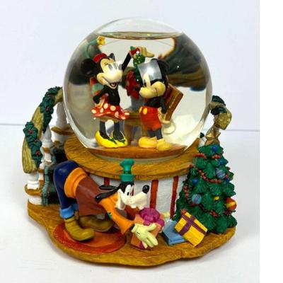 M mickey minnie snow globe