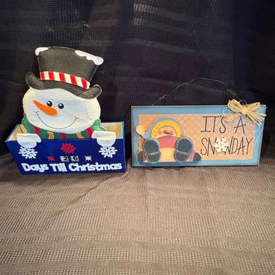 H two decorative christmas pieces