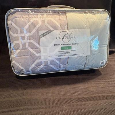 Z charisma reversible king size down alternative blanket 2