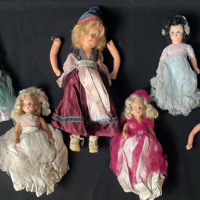 6 Vintage Dolls