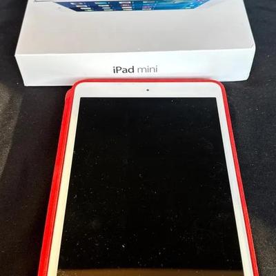 Apple iPad Mini * Wi-Fi * 16GB * Silver * Red Smart Case * 