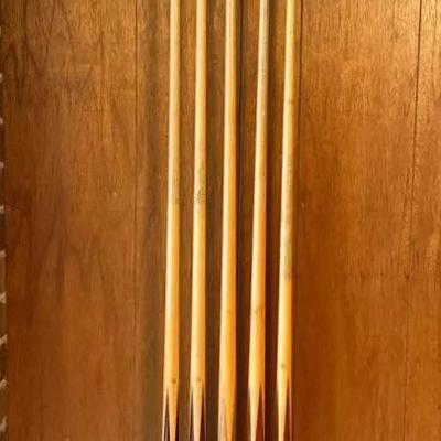 5 Vintage 57” Pool Cues * Pool Cue Rack With Scorekeeper *