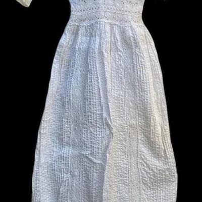 Vintage Women’s White Dress With Lace Panels At Waist *No Tag Appears size Small