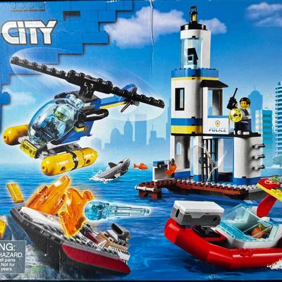 LEGO City 60308 Seaside Police & Fire Mission – 297 pcs – NEW Sealed (Box Wear)