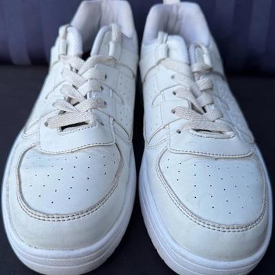 White Low-Top Platform Sneakers – Perforated Toe, Thick Sole – EU 39 / Size 6