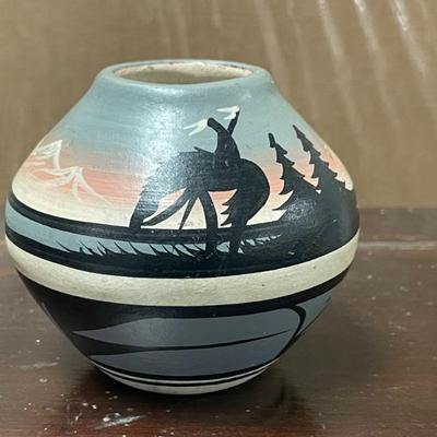 Sale Photo Thumbnail #12: NATIVE AMERICAN POTTERY - NAVAJO