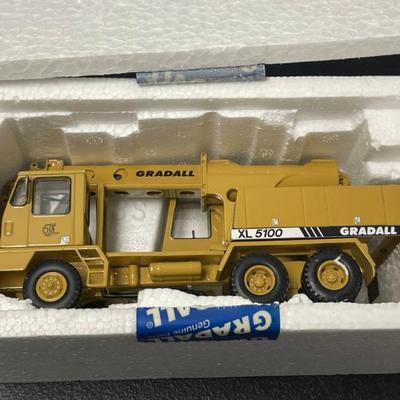 Sale Photo Thumbnail #146: LIMITED EDITION HIRAM SMITH GRADALL XL5100 EXCAVATOR IN BOX
