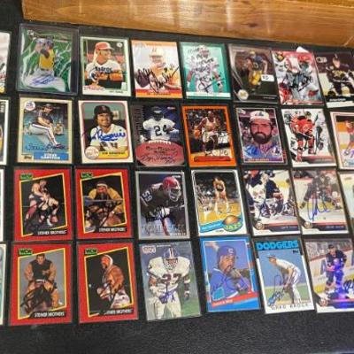 Sale Photo Thumbnail #188: 50 AUTOGRAPHED SPORTS CARDS