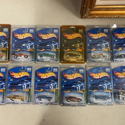 Sale Photo Thumbnail #113: TREASURE HUNT HOT WHEELS - COMPLETE SET
