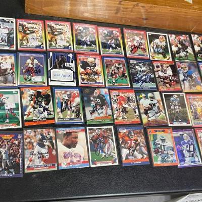 Sale Photo Thumbnail #189: 50 AUTOGRAPHED SPORTS CARDS