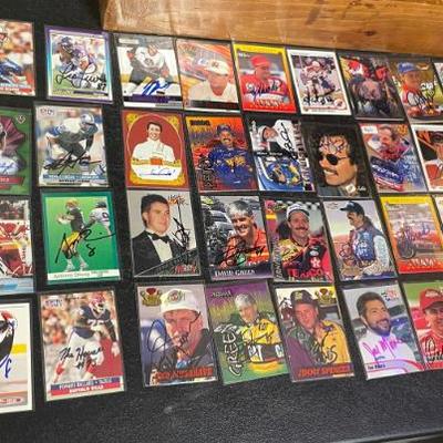 Sale Photo Thumbnail #190: 50 AUTOGRAPHED SPORTS CARDS
