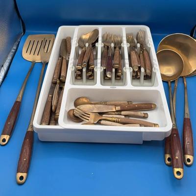 BP534 Set of Kitchen Utensils and Flatware