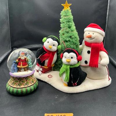 BP422 Hallmark Jingle Pals Very Merry Trio And Santa Globe 